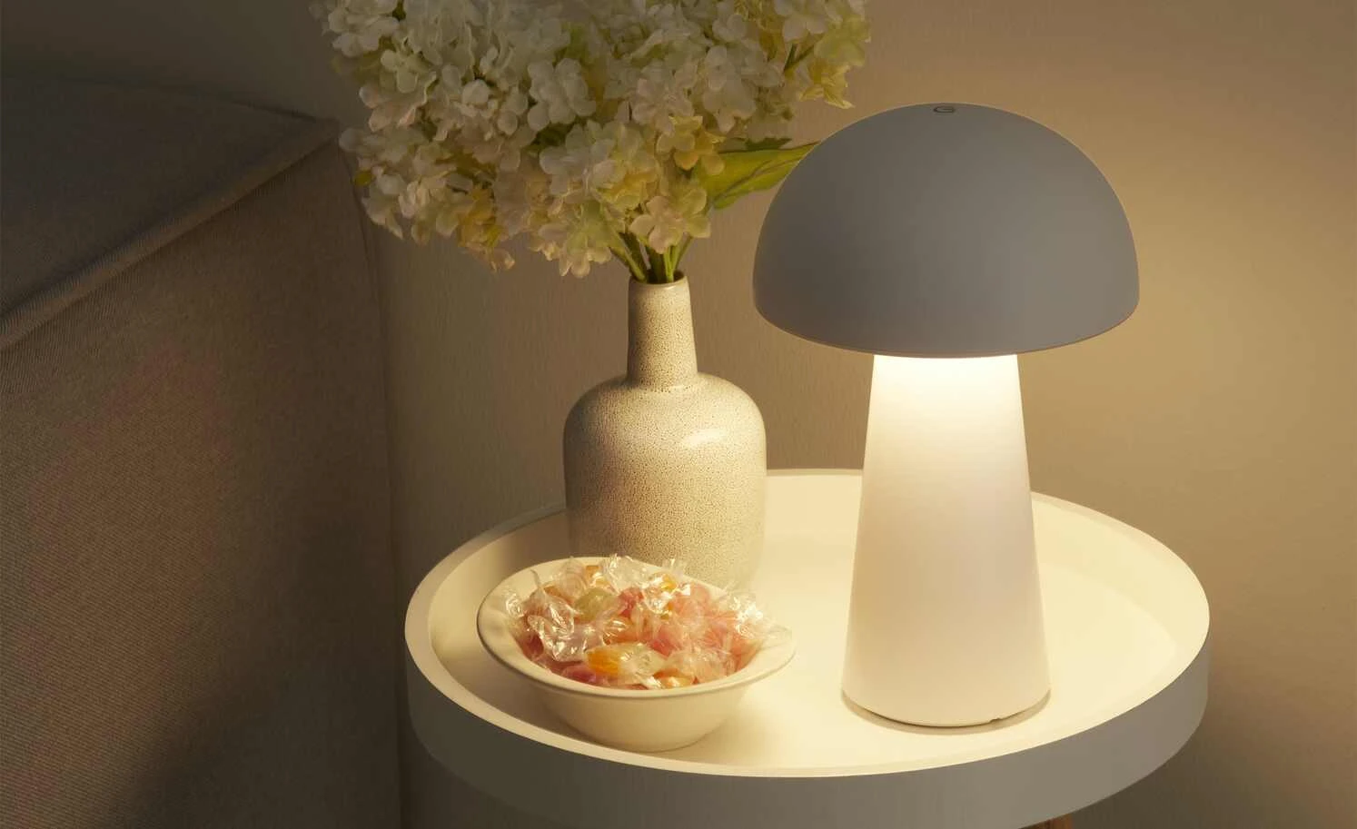 Akku-Tischleuchte, weiß mit Sensor- Dimmer 2 Akku-Tischleuchte, weiß mit Sensor- Dimmer – Bild 2