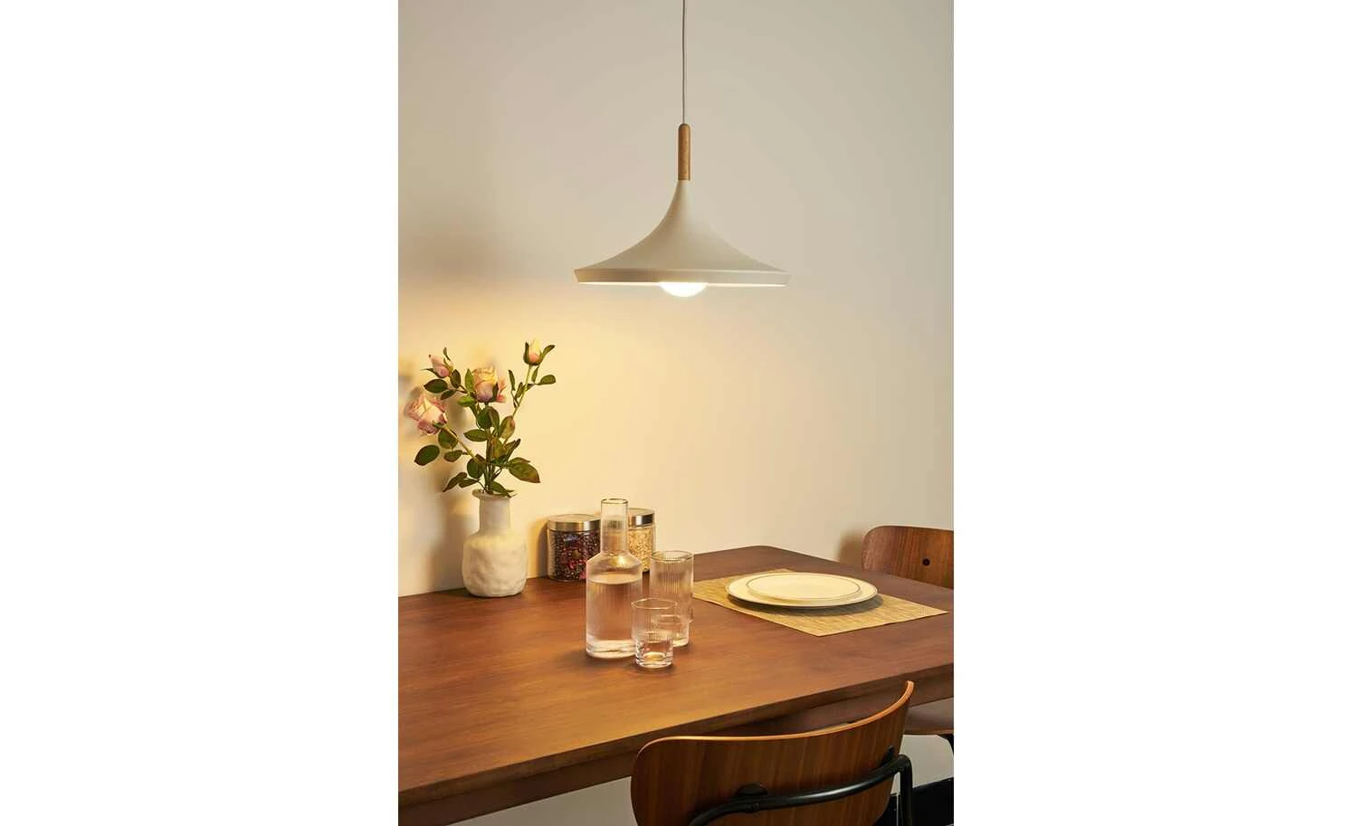 Pendelleuchte, 1-flammig, weiß / Holz 1 Pendelleuchte, 1-flammig, weiß / Holz