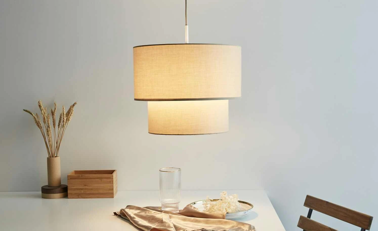 Pendelleuchte, 1-flammig, Stoff/beige 1 Pendelleuchte, 1-flammig, Stoff/beige