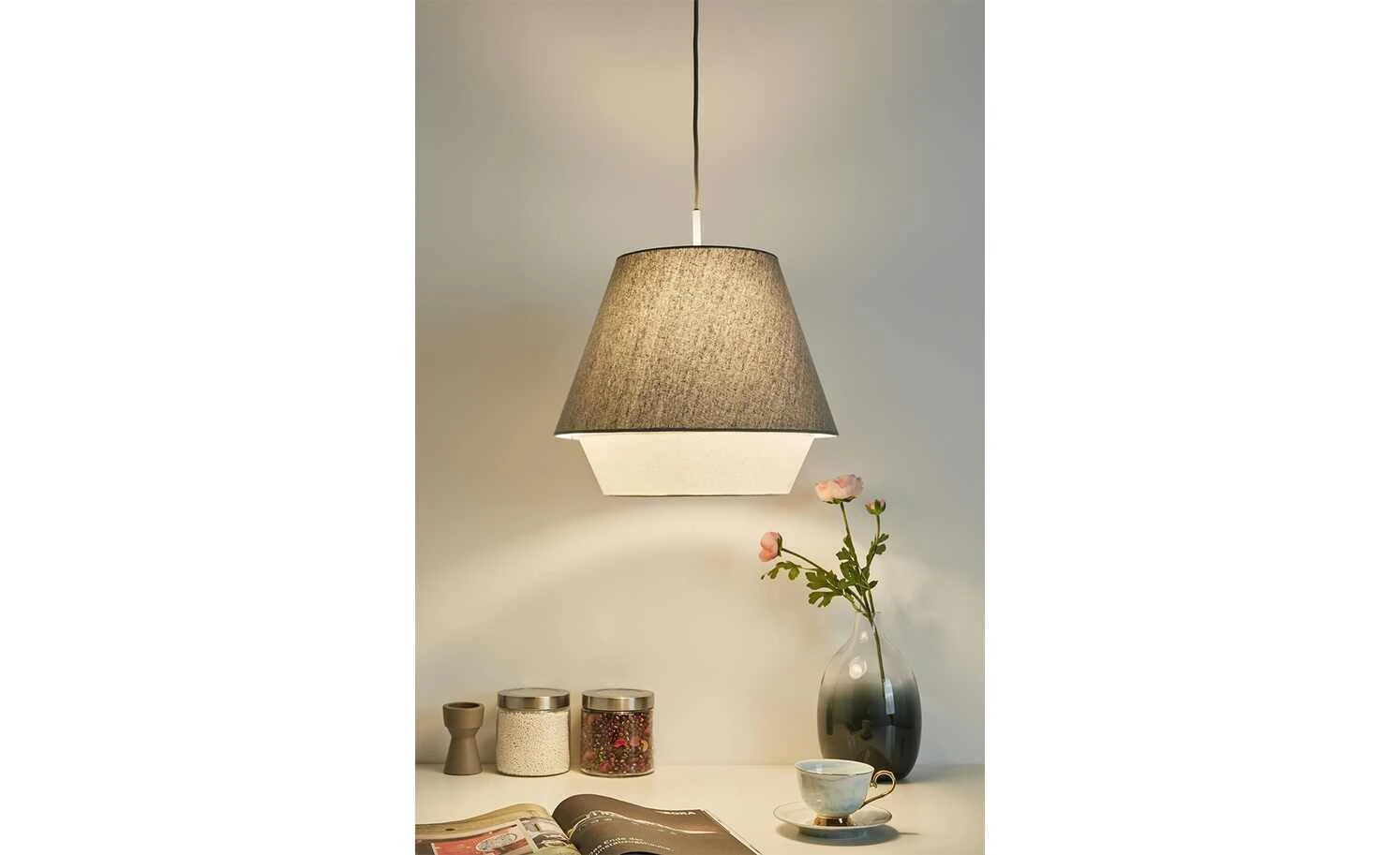 Pendelleuchte, 1-flammig Stoff grau/weiß 1 Pendelleuchte, 1-flammig Stoff grau/weiß