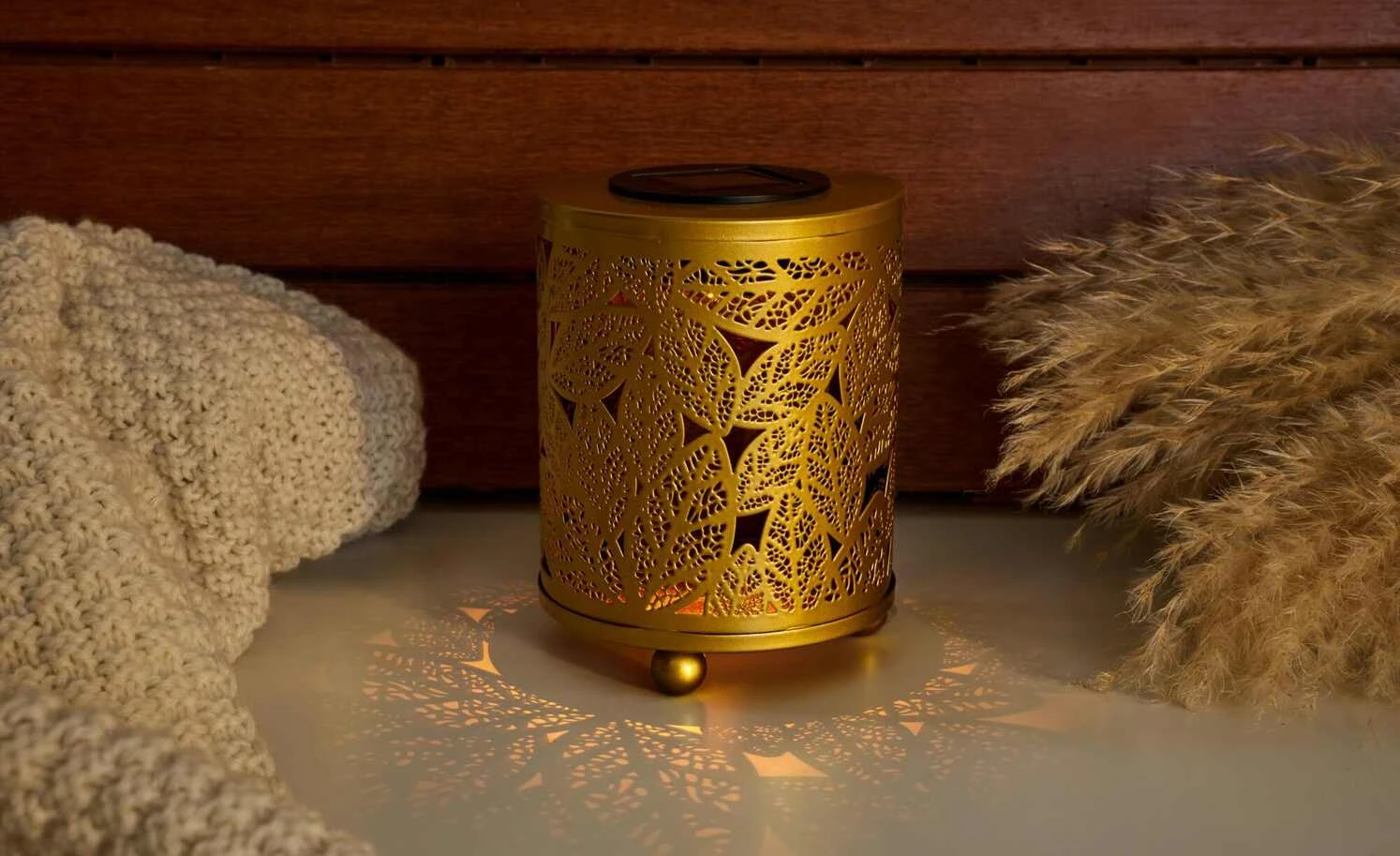 Solar-Tischleuchte, goldfarben 1 Solar-Tischleuchte, goldfarben