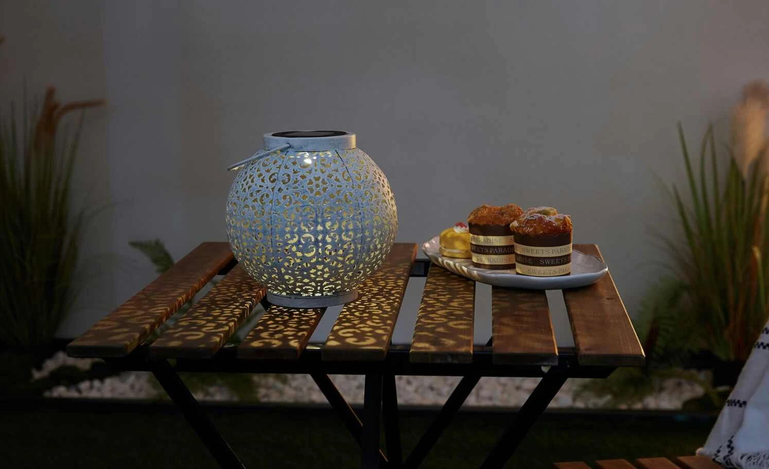 Solar-Tischleuchte, weiß `Kugel` Orient 1 Solar-Tischleuchte, weiß `Kugel` Orient