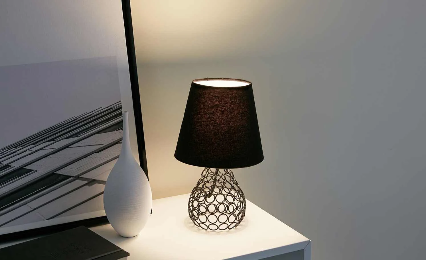 Tischleuchte, 1-flammig, Fuß Metallgestell 1 Tischleuchte, 1-flammig, Fuß Metallgestell