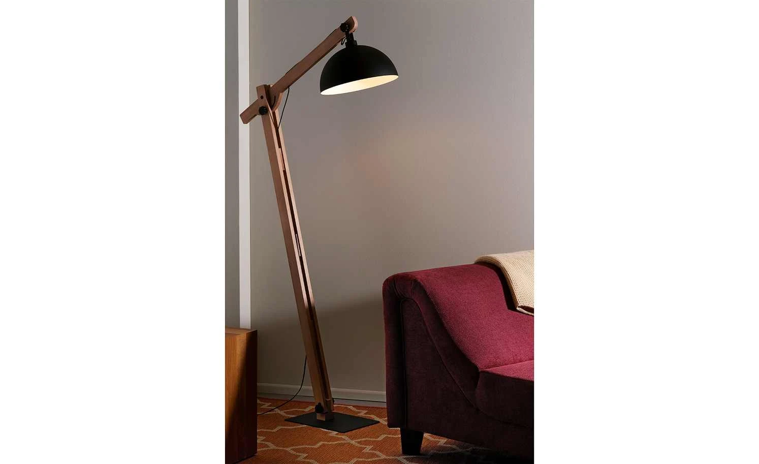 Stehleuchte, 1-flammig, Metall schwarz/ Holz 1 Stehleuchte, 1-flammig, Metall schwarz/ Holz