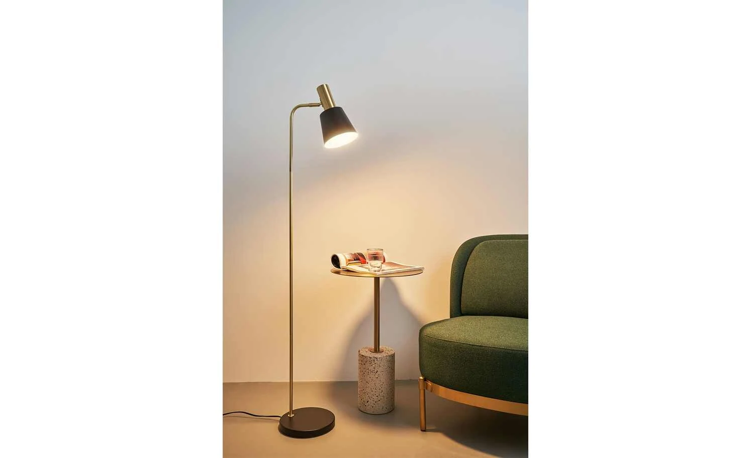 Stehleuchte, 1-flammig, schwarz/gold 1 Stehleuchte, 1-flammig, schwarz/gold