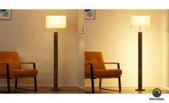 Holz-Stehleuchte mit beleuchtetem Fuß