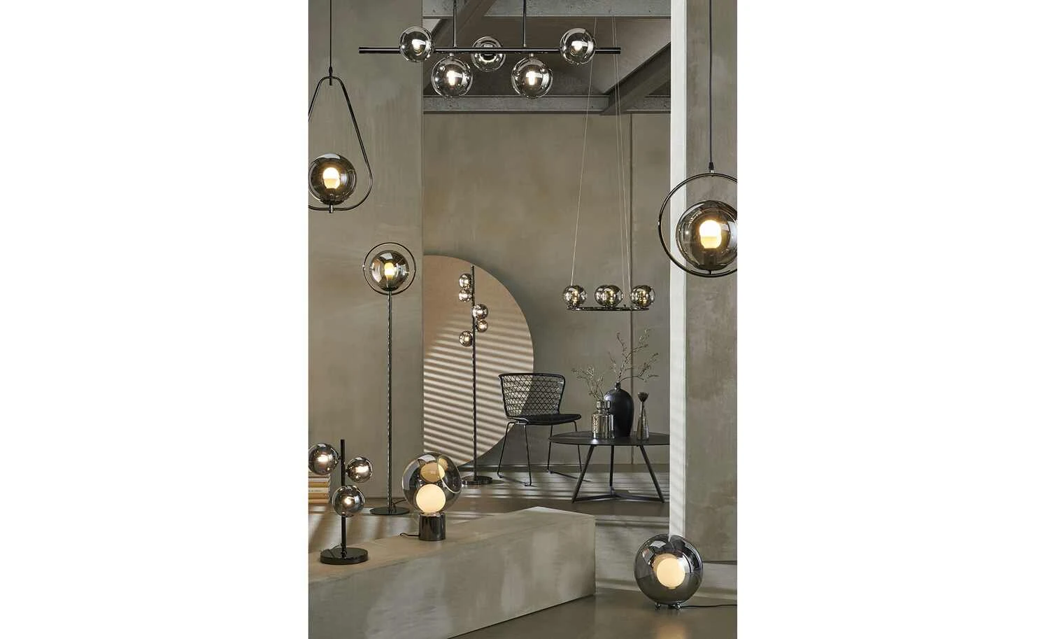 KHG Pendelleuchte, 1-flammig, schwarz-chrom mit Rauchglas 1 KHG Pendelleuchte, 1-flammig, schwarz-chrom mit Rauchglas