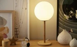 HOME STORY Bambus-Tischleuchte, 1-flammig mit weißer Kugel