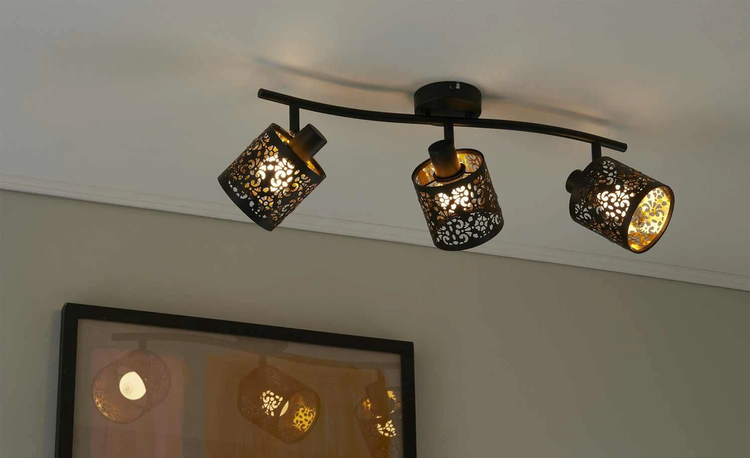 KHG Deckenstrahler, 3-flammig, schwarz/gold mit Stanzung 1 KHG Deckenstrahler, 3-flammig, schwarz/gold mit Stanzung