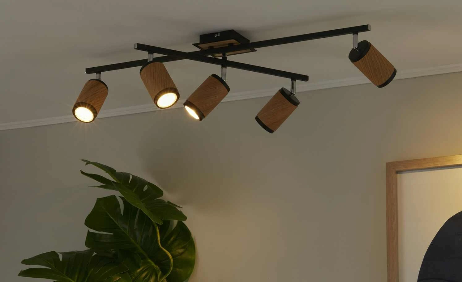 Deckenstrahler, 5-flammig, Eiche / schwarz 1 Deckenstrahler, 5-flammig, Eiche / schwarz