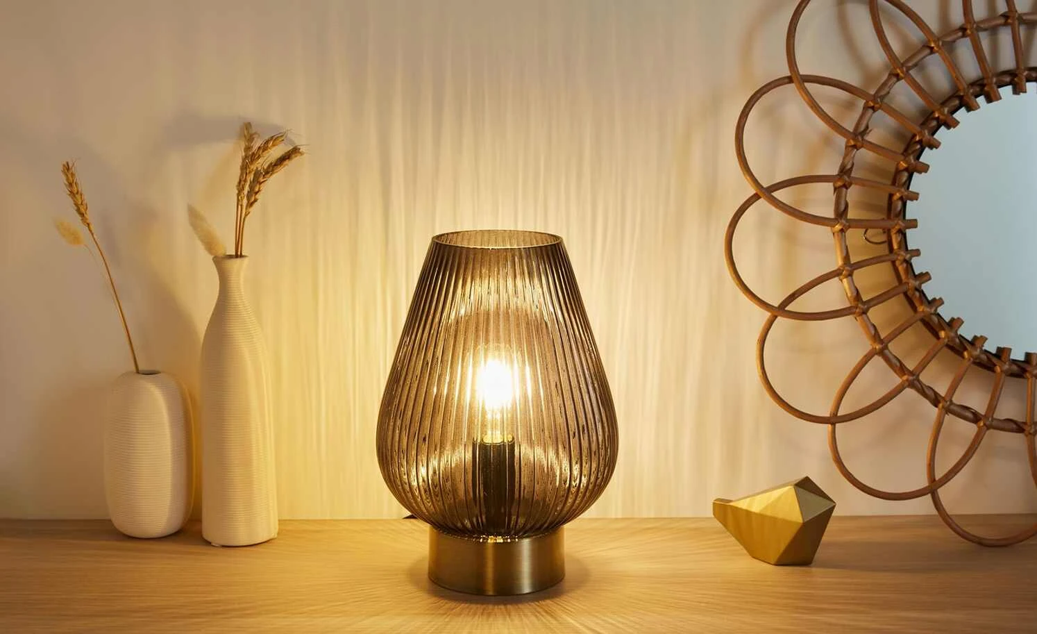 Tischleuchte, 1-flammig, Rauchglas/ messingfarben 2 Tischleuchte, 1-flammig, Rauchglas/ messingfarben – Bild 2