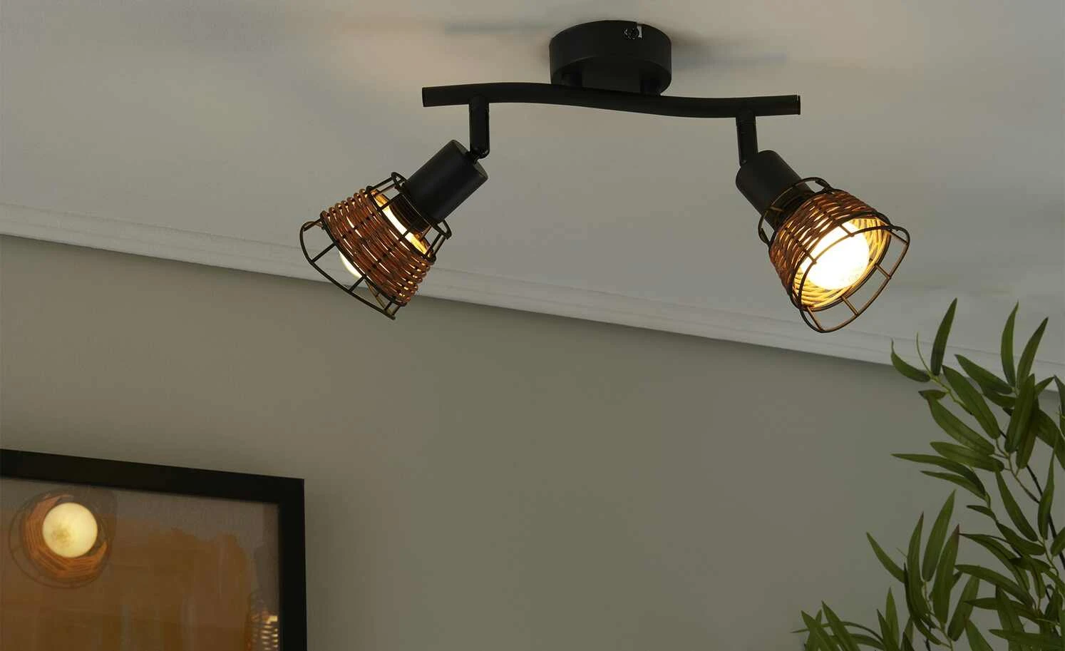 Deckenstrahler 2-flammig, Draht/ Rattan 1 Deckenstrahler 2-flammig, Draht/ Rattan