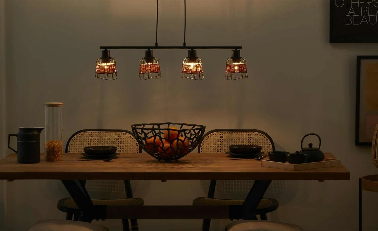 Pendelleuchte, 4-flammig, schwarz, Draht/ Rattan 1 Pendelleuchte, 4-flammig, schwarz, Draht/ Rattan