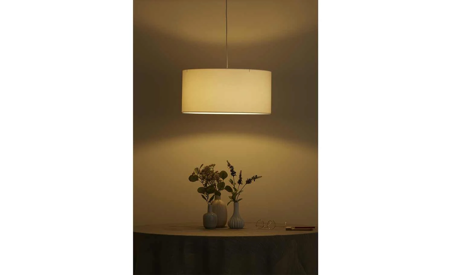 Pendelleuchte, 1-flammig, Stoff weiß 1 Pendelleuchte, 1-flammig, Stoff weiß